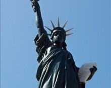 Roybon Parcours de mémoire de galets